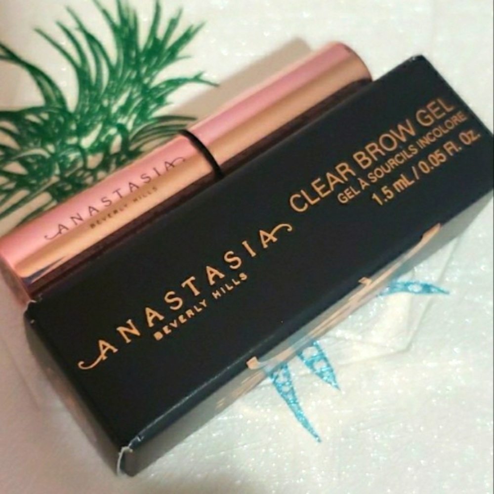 ANASTASIA BEVERLY HILLS CLEAR BROW GEL LIGHTWEIGHT SETTER.